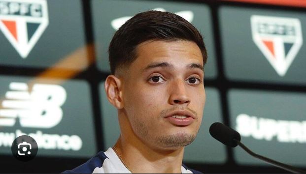 💛❤️✅BREAKING‼️: Utalentowany rozgrywający Damián Bobadilla odpowiada na ofertę Wisły Kraków — „Dlaczego miałbym odmówić sobie chwalebnego transferu do Wisły Kraków? Czy nie widzicie, co budują pod wodzą Mariusza Jopa? Byłbym szczęśliwy i zaszczycony, mogąc dołączyć i stać się częścią historii, którą tworzą. Szanuję São Paulo Futebol Clube, ale jeśli mnie nie potrzebują, wiem, że jest drużyna, która tak. To moja szansa, aby być częścią czegoś wyjątkowego.”...