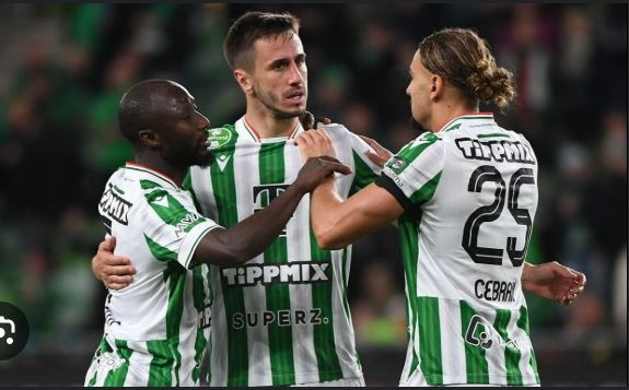 🚨✅ BLOCKBURN MEGTÖRTÉNT: A Ferencvárosi Torna Club és az argentin Club Atlético Huracán hivatalosan is megállapodott a feltételekben, és a következő órákban véglegesíthetik Gabriel Alanís, a rendkívül tehetséges és nagy tapasztalattal rendelkező középpályás átigazolását. Az üzlet értéke eléri a 12 millió eurót, amely minden bizonnyal új klubrekordot jelent a magyar bajnok számára.