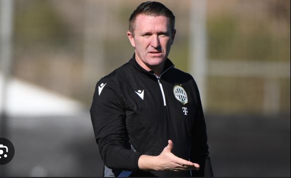 đšđ âMEG KELL ERĆSĂTENĂNK A KERETĂNKETâ: A FerencvĂĄrosi Torna Club Ășgy döntött, hogy nem hosszabbĂtja meg a tapasztalt veterĂĄnok szerzĆdĂ©seit, amelyek 2026-ban jĂĄrnak le. Robbie Keane vezetĆedzĆ irĂĄnyĂtĂĄsa alatt az egyesĂŒlet Ășj irĂĄnyt kĂvĂĄn venni, a fiatalabb generĂĄciĂłra Ă©s a csapat hosszĂș tĂĄvĂș ĂșjjĂĄĂ©pĂtĂ©sĂ©re összpontosĂtvaâŠ