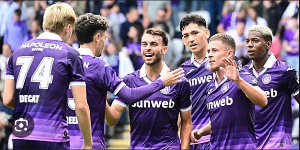 🚨✅ OFFICIËLE TRANSFER BEVESTIGD: R.S.C. Anderlecht heeft de race gewonnen van Red Bull Salzburg en AS Roma – de club heeft een vierjarig contract getekend met de felbegeerde Colombiaanse spits, ter waarde van €11 miljoen, om de diepte van de selectie te versterken voor zowel Europese als nationale dominantie...